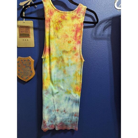 5/25 Pair of Tie Dye Tanks - Picture 3 of 9